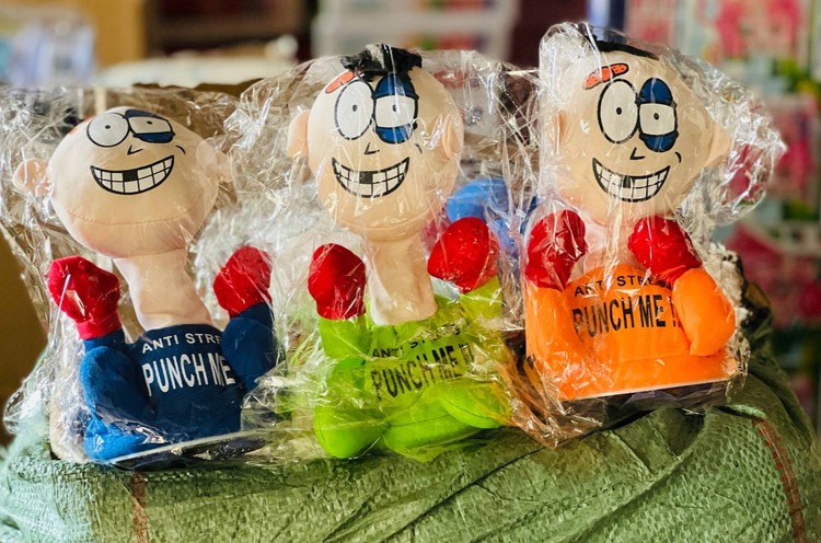 عروسک مشت خور